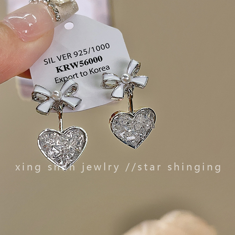 ニッチなデザインの高級ブルーバタフライパールイヤリング、女性用、2025年夏の新作人気ファッションイヤリング