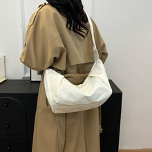 2025夏季新款慵懒风尼龙包女斜挎饺子包轻便百搭大容量单肩包包