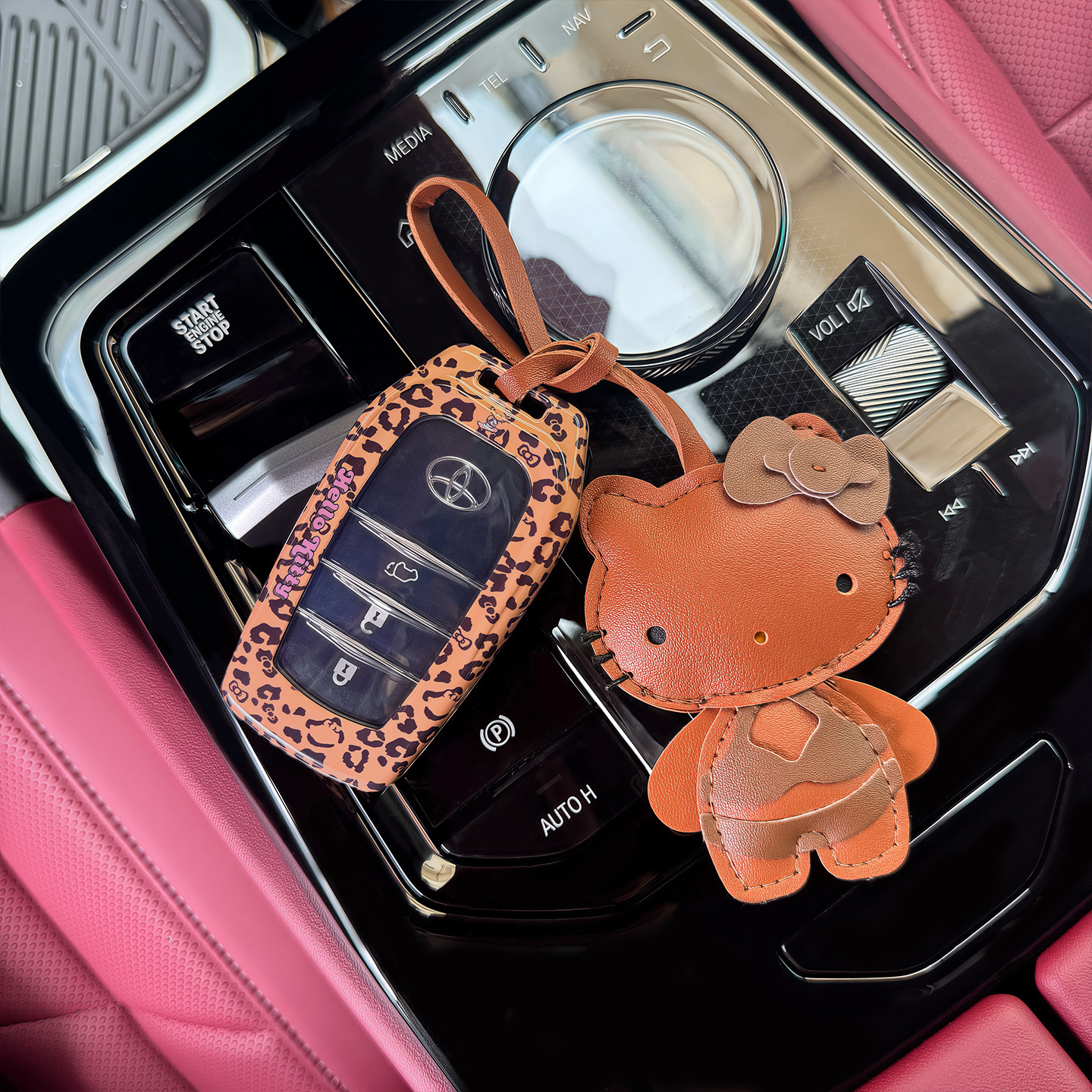Suitable for Toyota car key fob covers: Highlander, cute KT cat design, leopard print, Camry, and Sienna key fob covers