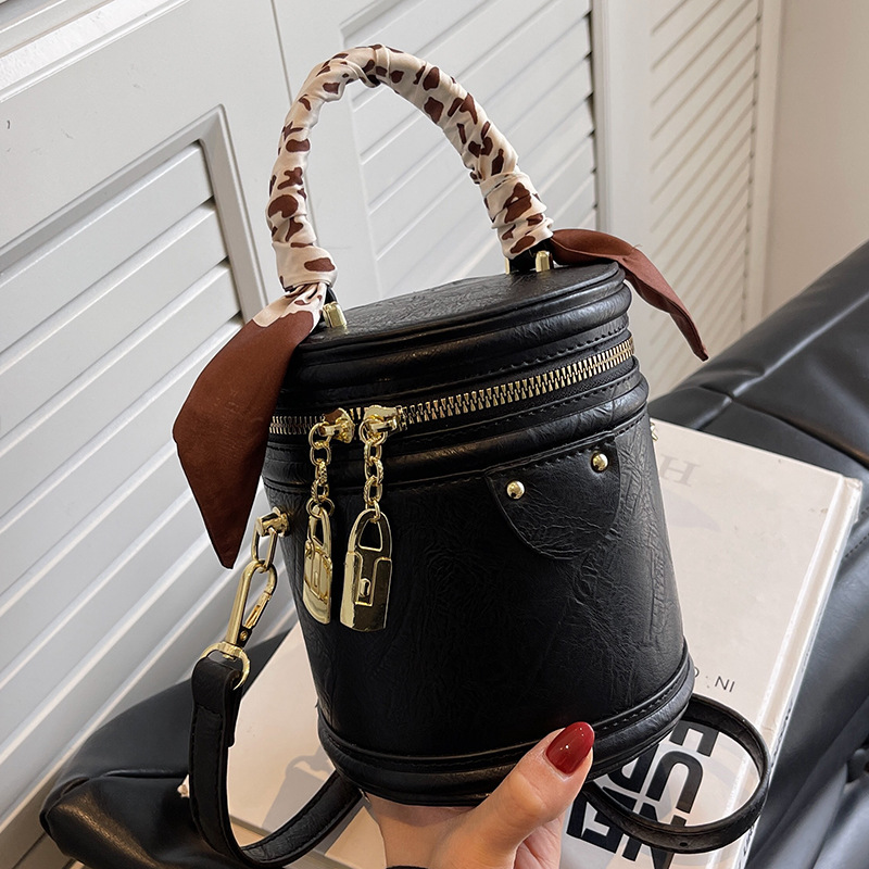 Retro Handbag Stylish View