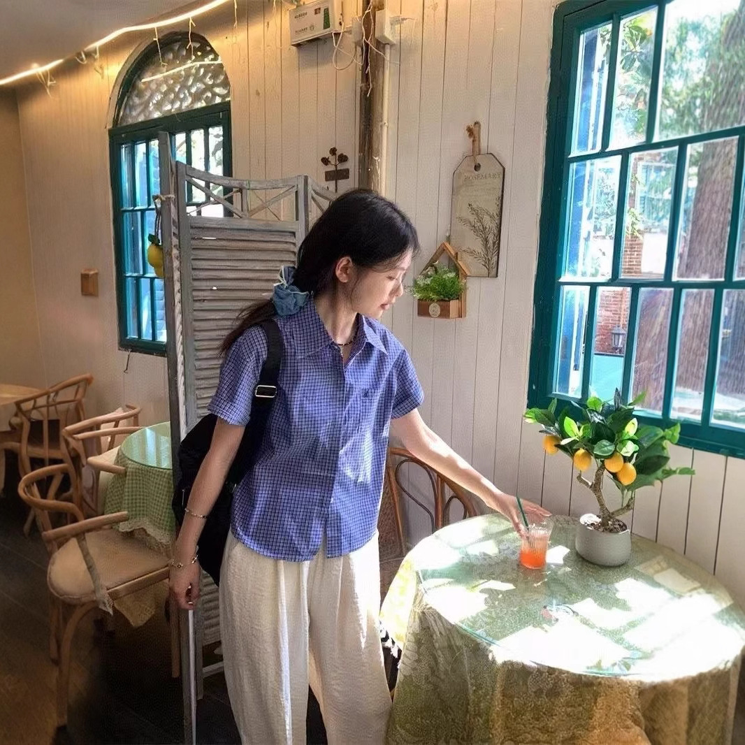 2025新款蓝色休闲格纹短袖衬衫女夏季宽松翻领小众美式复古学院风
