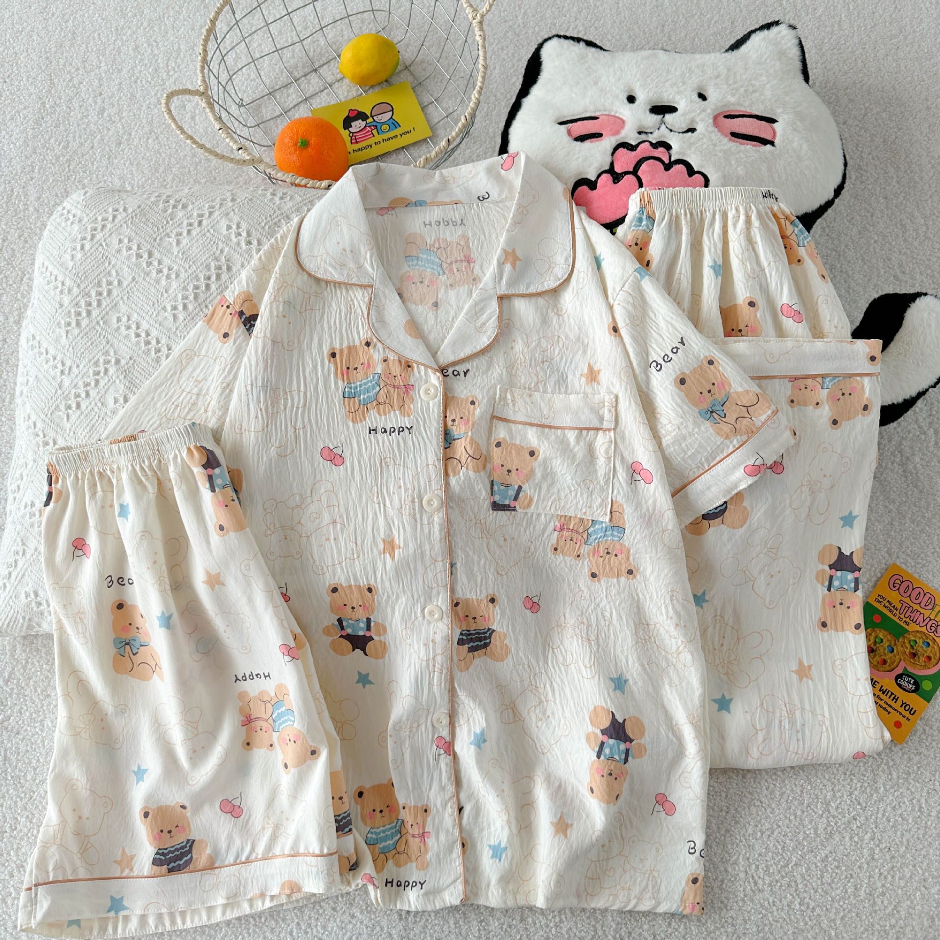 Al por mayor transfronterizo nuevo pijama de mujer tres piezas cardigan con solapa mangas cortas pantalones cortos KT gato dibujos animados cubierta de ropa doméstica