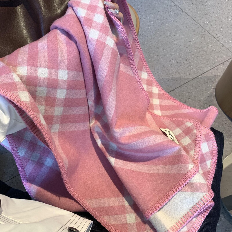 粉白格纹锁边毛绒围巾女新款秋冬季保暖厚高级感百搭披肩外搭围脖|undefined