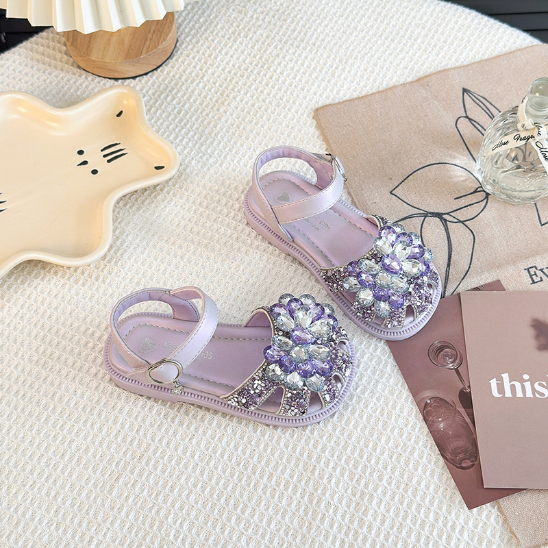 Zapatos casuales de moda para niñas versátiles 2026 verano nuevos niños agujeros sandalias de cabeza de diamante flores zapatos de moda image 4