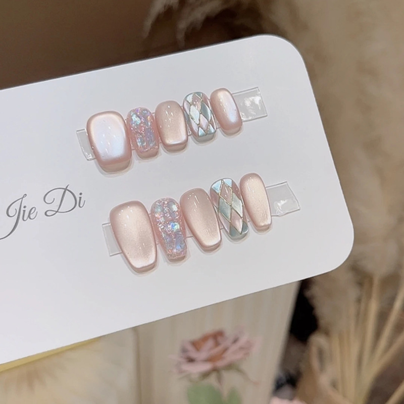 [Style] 2025 New Early Autumn Pure Handmade Wearable Nails Short Cat Eye Sequins High-End Quilted Pattern Manicure