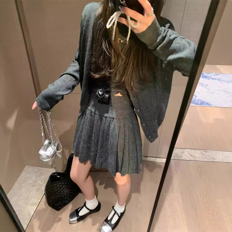 College Style Knitted suit Women's 2024 Autumn and Winter New Korean Temperament Cardigan Base Shirt Pleated Skirt Three-piece Set