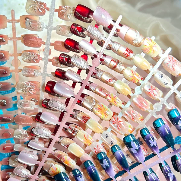 30 pieces of cat's eye short ladder wearing a collection of DIY handmade nail pieces gilded flash fake nails factory outlet