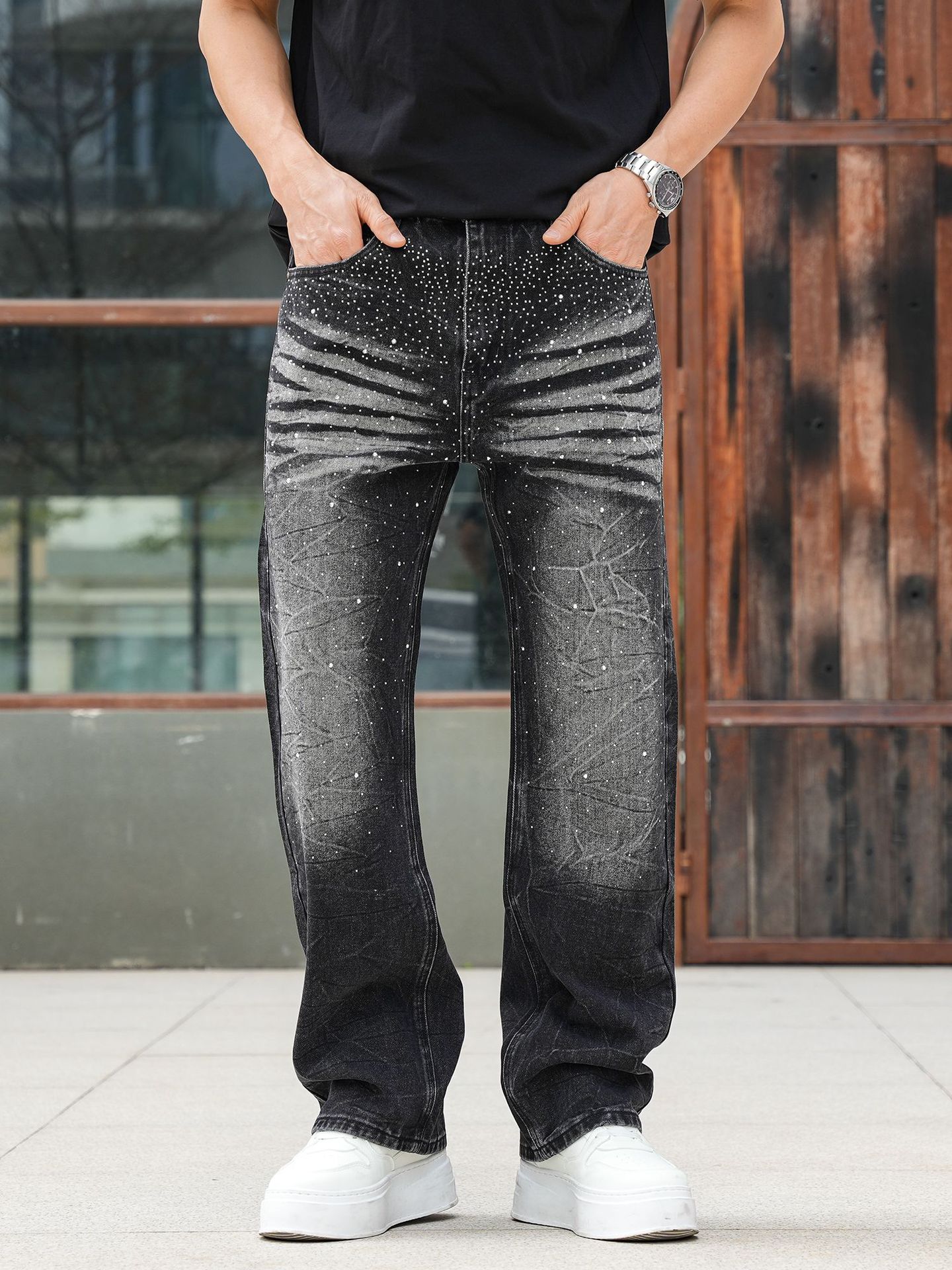 Jeans slim dritti neri effetto consumato da uomo con dettagli in strass - Pantaloni in denim di cotone stile hip hop streetwear per abbigliamento casual_voghion.com