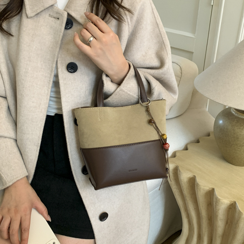 Bolso de moda transfronteriza retro bolso de cubo de agua mujer otoño y invierno 2025 nuevo estilo versátil bolso de hombro de viaje