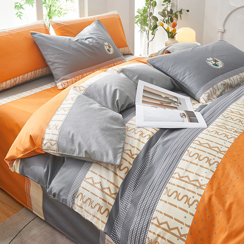 Cama de algodón de cuatro piezas, ropa de cama de cuatro estaciones, dormitorio de estudiantes de tres piezas.