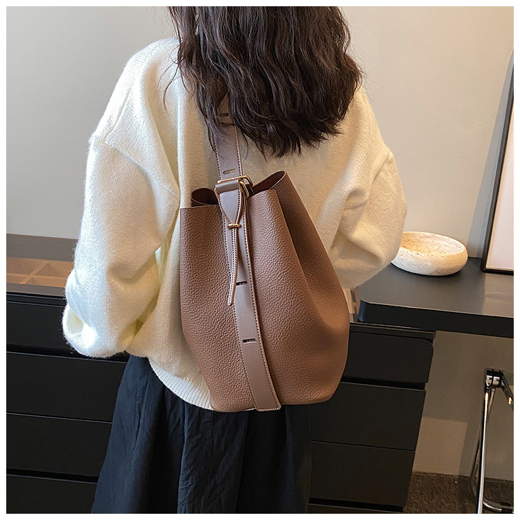 Nieuwe Retro Niche Design Tas voor Vrouwen Licht Luxe Hoge Esthetische Waarde Enkele Schouder Crossbody Tas Grote Capaciteit Brede Schouderband Emmer Tas_voghion.com