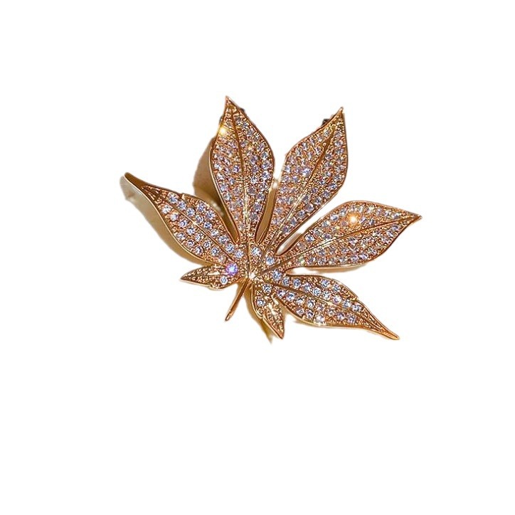 Sparkling Diamond Maple Leaf Brooch Elegant Fashion Accessory_voghion.com