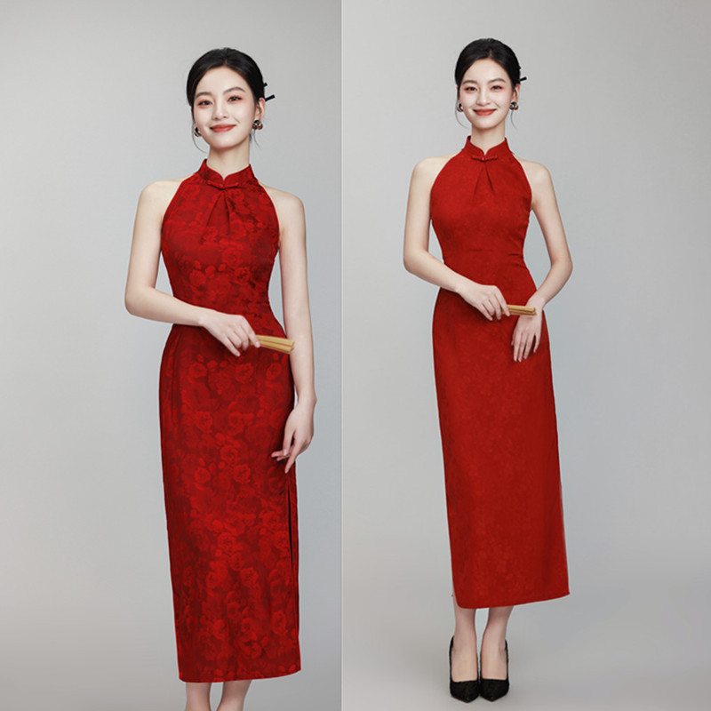 新中式紅色露肩掛脖訂婚旗袍2025春夏新款輕奢小眾日常新娘敬酒服