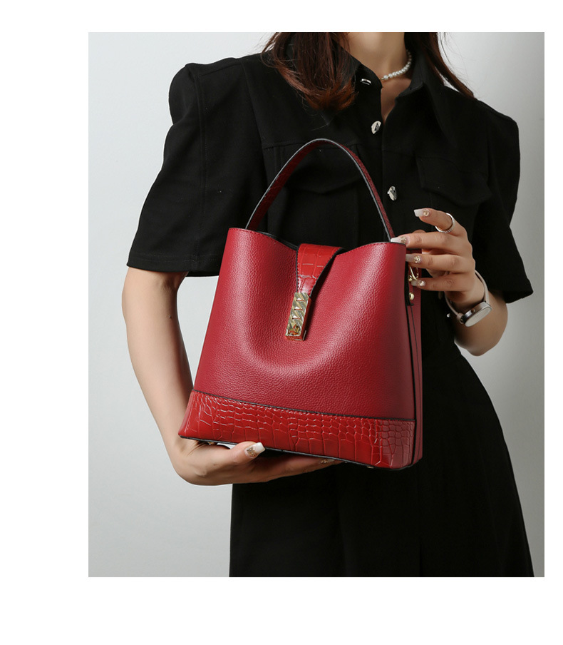 656g Weight Polyester Lining Material Lock clasp Closure Type Single Shoulder Strap Strap Type Crossbody Bag Bags Type Daily Occasion Pu Leather Material Solid Color Pattern All Seasons Season Women'S Gender Fashion Style Bucket Shape Medium Size Women's Medium Pu Leather Solid Color Fashion Bucket Lock Clasp Crossbody Bag 15