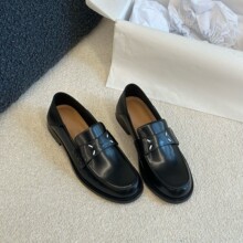 �����ʲȸ������ָ�ЬŮӢ�׷�һ�ŵŸ���ƽ�׵�Ь��Ƥ����СƤЬ