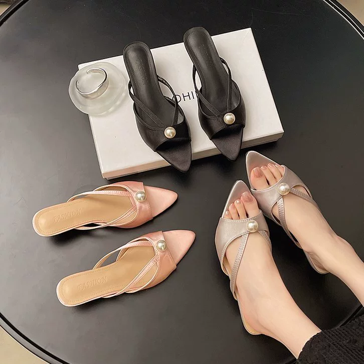 Атласный французский жемчуг с открытыми пальцами на высоких каблуках женский 2025 летний новый фея темперамент на каблуках холодные тапочки