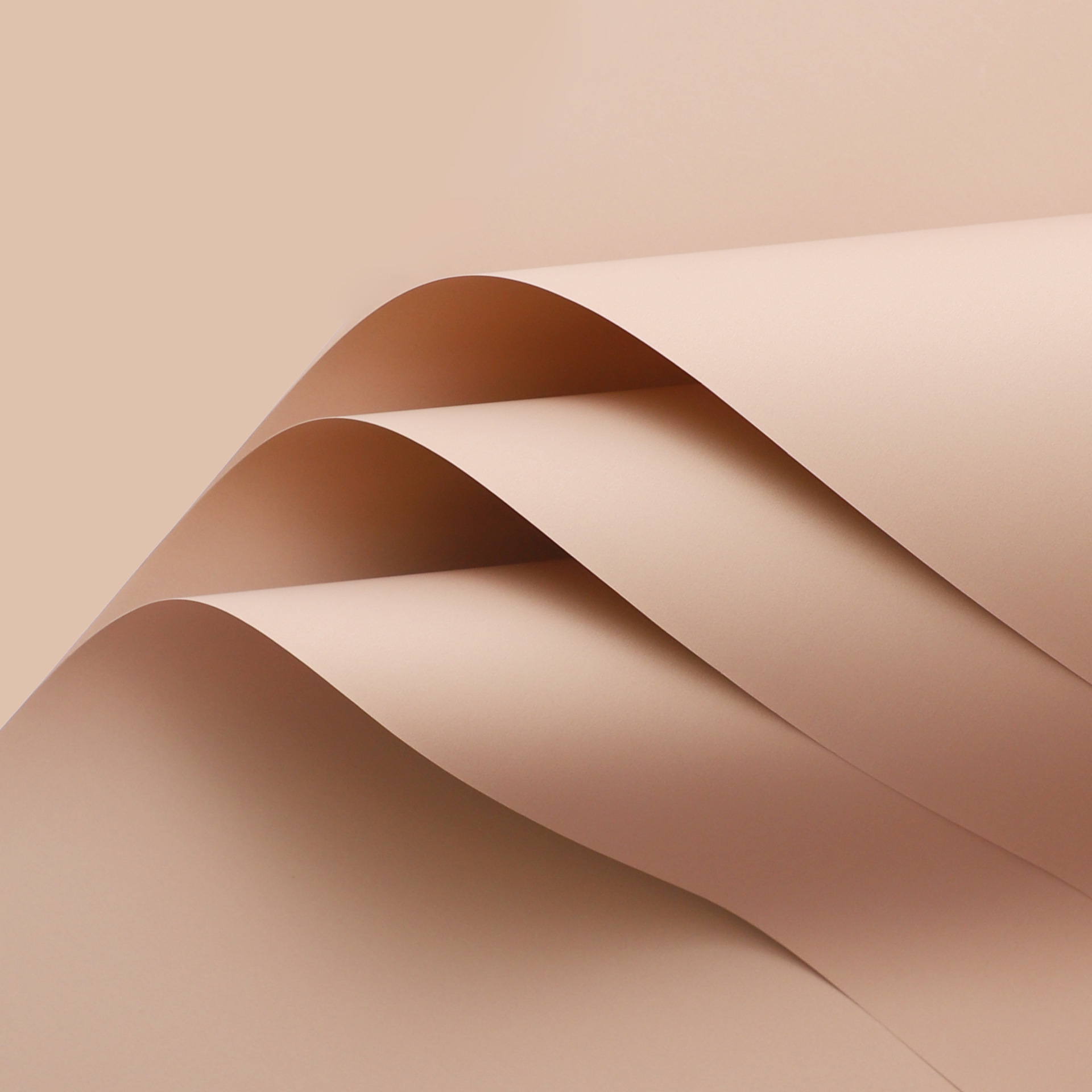 Papel de moda flores materiales floristas pequeños paquetes de flores al por mayor papel de embalaje de película mate espesa en stock