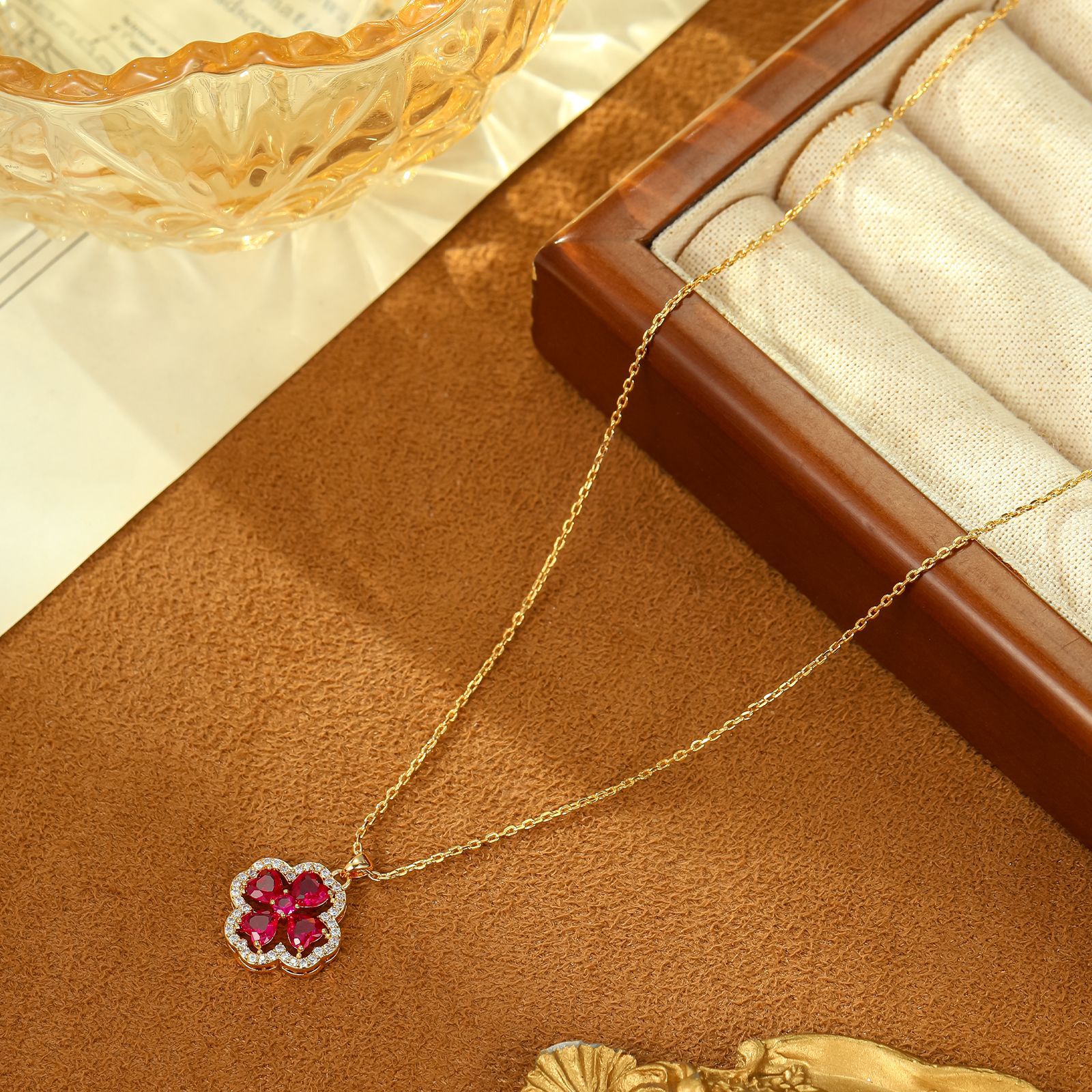 Explosiones transfronterizas lujosas de cuatro hojas color zircon conjunto de joyería de alta sensación única retro simple exquisita versátil