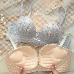 新商品の少女レースの小胸は調整型の下着を集めて、平胸は副乳を収めて垂れ下がることを防ぎます。