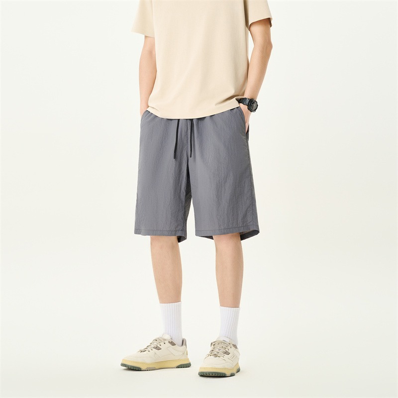 Camisas y menos ropa pantalones cortos casuales de verano seda de hielo para hombres, transpirable y de secado rápido, pantalones de cinco puntos sueltos para correr en deportes callejeros fritos