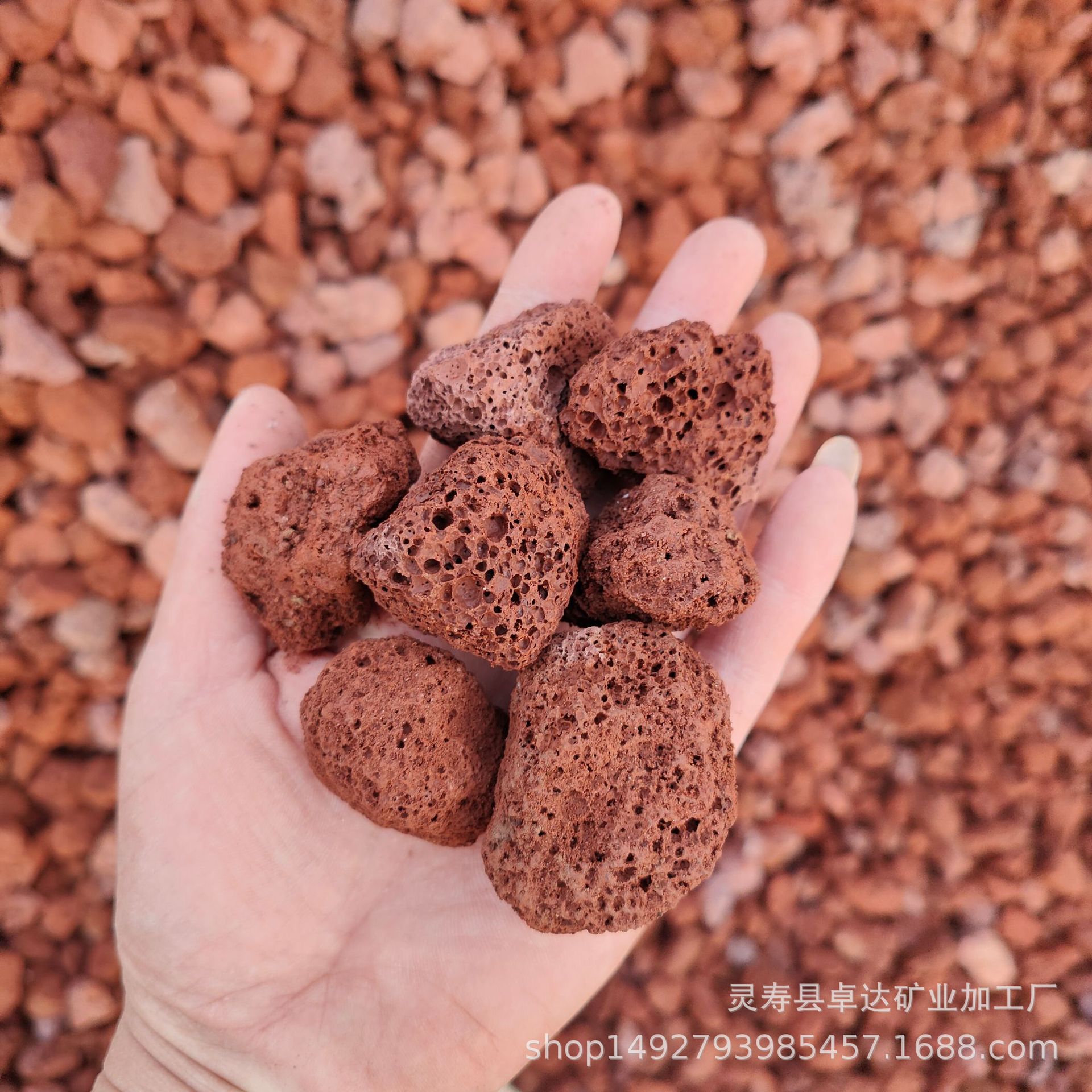 厂家供应红色火山石园林铺面造景用红色火山岩污水处理火山石颗粒