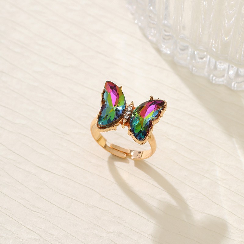 Ventas transfronterizas calientes coloridas 3 piezas de aretes collar anillo de moda europea y americana mariposa elegante collar de diamantes para mujeres