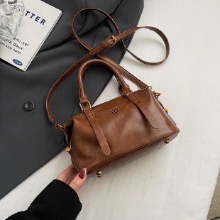 Bolso de almohada de moda de mano, bolso de hombro de alta calidad coreano, bolso de nicho de invierno de 2024 para mujeres simples