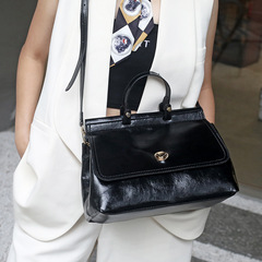 文藝復古大容量郵差包2024新款高級感通勤公文包百搭手提女包