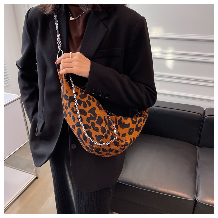 Zebra Print Leopard Print Canvas 2021 New Fashion Dumpling All-match Large-capacity Shoulder Bag display picture 1