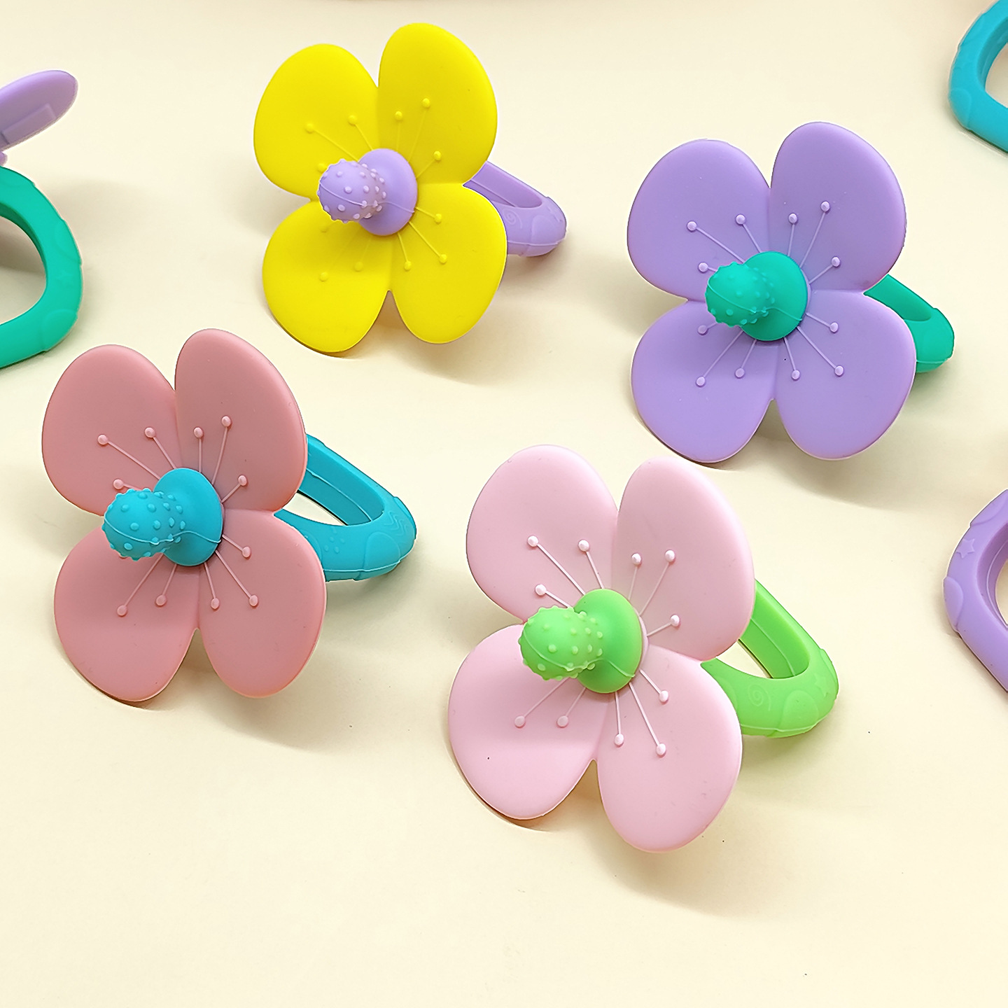 New Flower Pacifier Teether for Infants during Teething Period, Food-Grade Silicone Teething Stick, Chewing Fun Teether