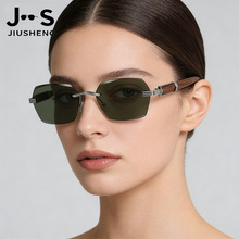 �羳�o߅��ī�RŮľ�|�A���ȕr�н�������ʯ��߅�W����ľ̫��R
