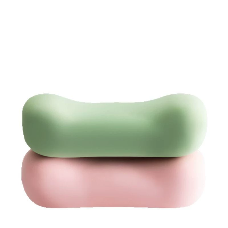 Silk pillow at lunchtime for sleep for elementary school students