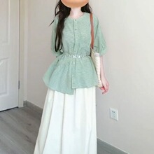 �ļ�����һ����Ů�}ϵС���Ӹ�y�r�������@����ɫ����ȹ�Ӄɼ���