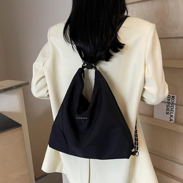 Bolsa de gran capacidad para mujeres 2024 nueva mochila multifuncional de tres usos, sensación de alto nivel, mochila de hombro para viajes casuales versátiles.