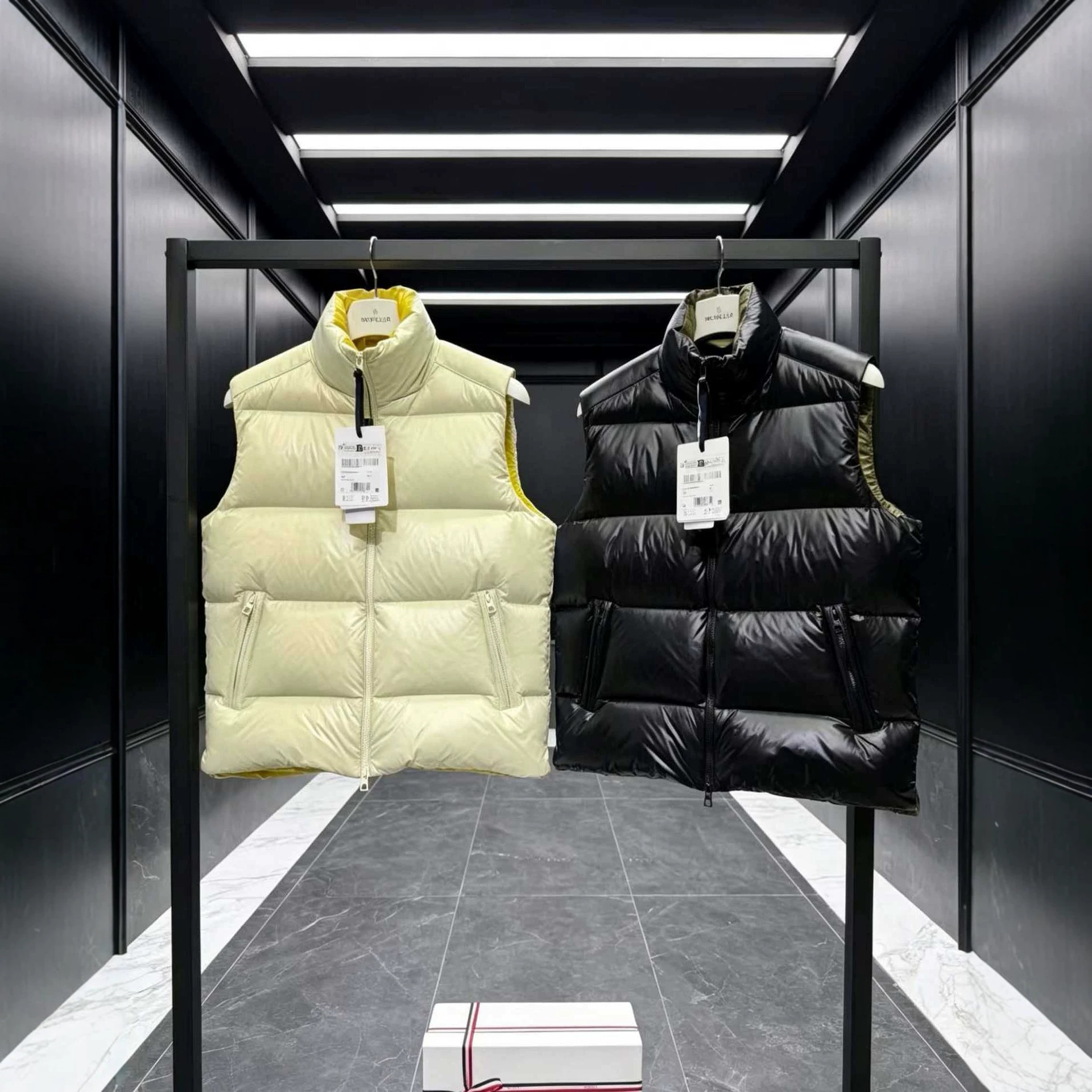 Mengjia 2026 Autumn/Winter Large Logo Down Vest with Stand Collar, High-End Fashionable Unisex Down Vest for Men