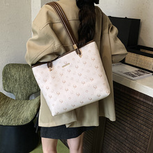 �n�����e���ֵС�����ذ�2025�¿�������r�Іμ������б���Ů