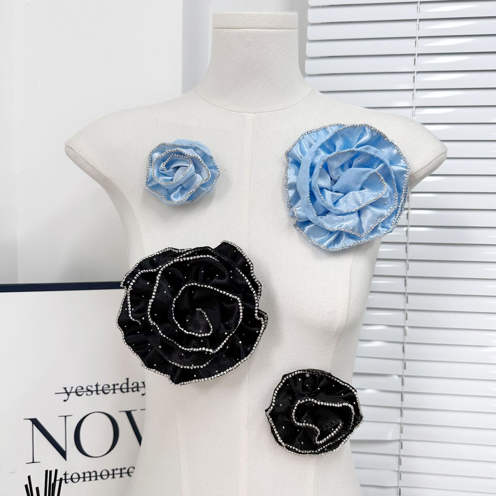 Shangxin perforación en caliente irregular flor tridimensional moda ropa de personalidad con adornos para el cabello flor plana hecha a mano image 3