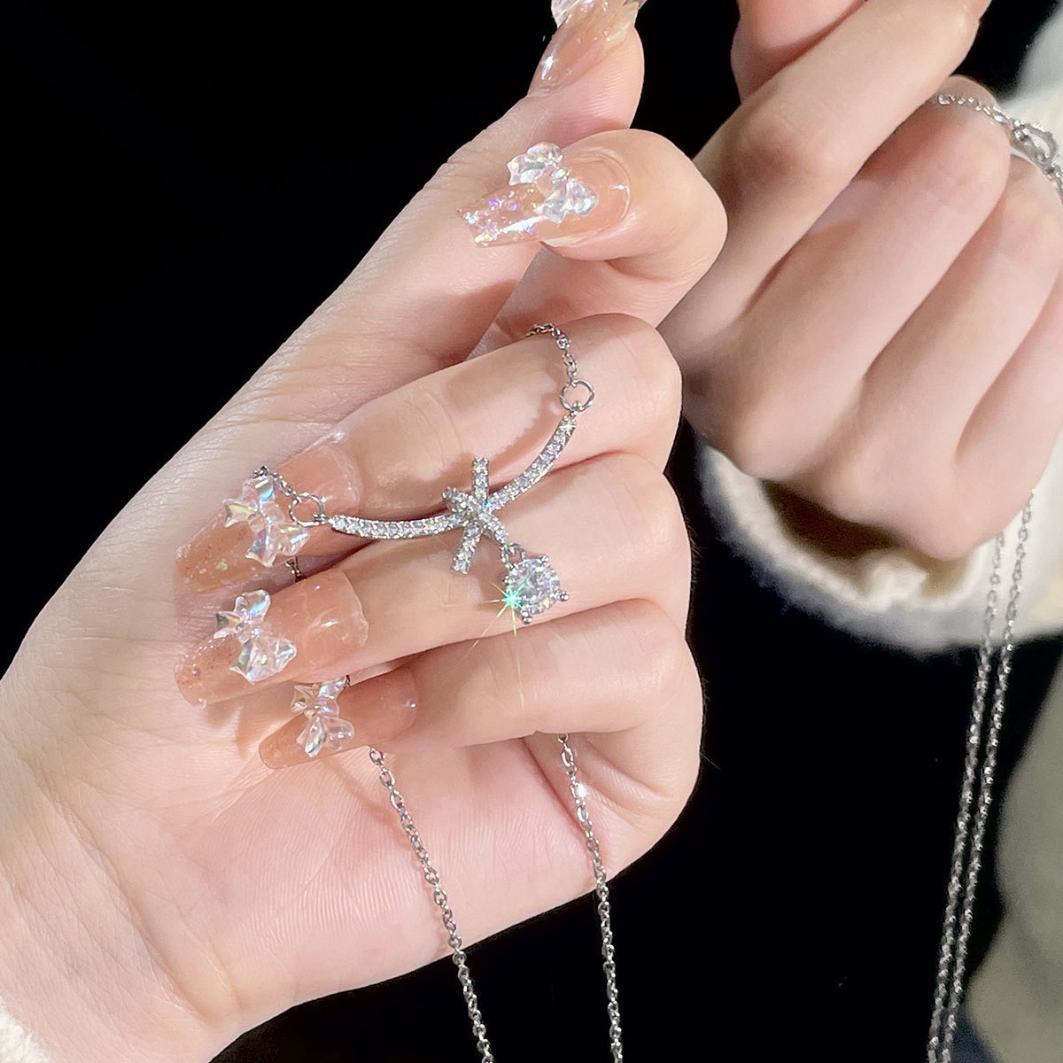 X114# Collier de rêve avec nœud papillon et goutte d'eau