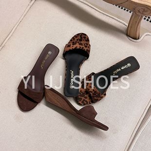 2025 French-Style Stunning Leopard Print Wedge Sandals for Women, Versatile French-Style Elegant Single-Strap Mules
