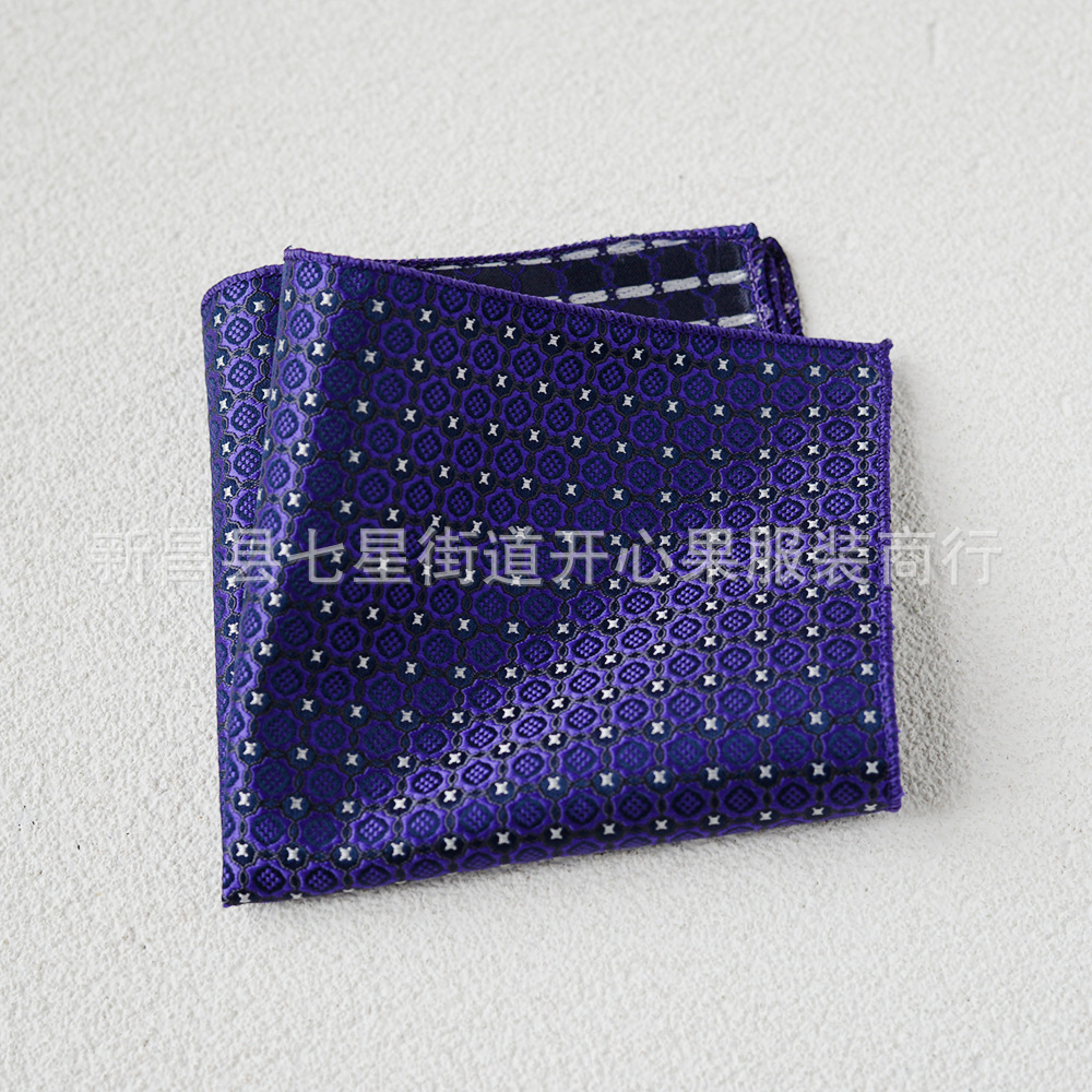 Traje de hombre pequeña bufanda cuadrada fábrica al por mayor moda poliéster accesorios de moda Vintage bordado patrón Toalla de bolsillo ropa de hombre