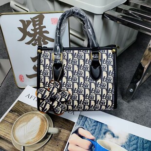 �W���͹Ž��仨��Ůʿ������r��ӡ���μ�б���ͨ�ڰٴ��|������