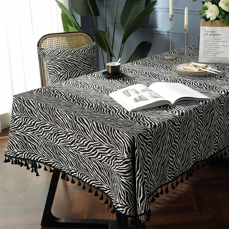 Bohemian Style Yarn-dyed Jacquard Black Tassel Table Cloth Home Coffee Table Cover Cloth display picture 3