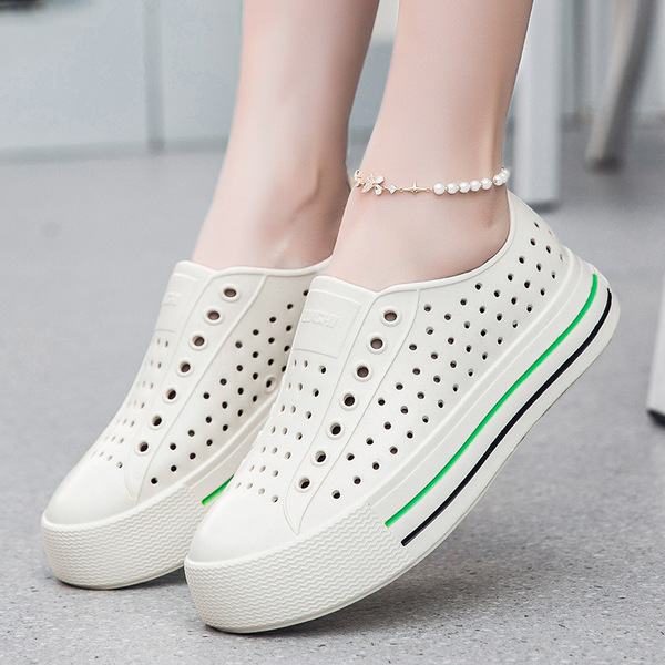 Summer casual Crocs-style slippers platform