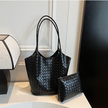 跨境春季新款编织纹通勤休闲简约大容量复古腋下手提单肩水桶包女