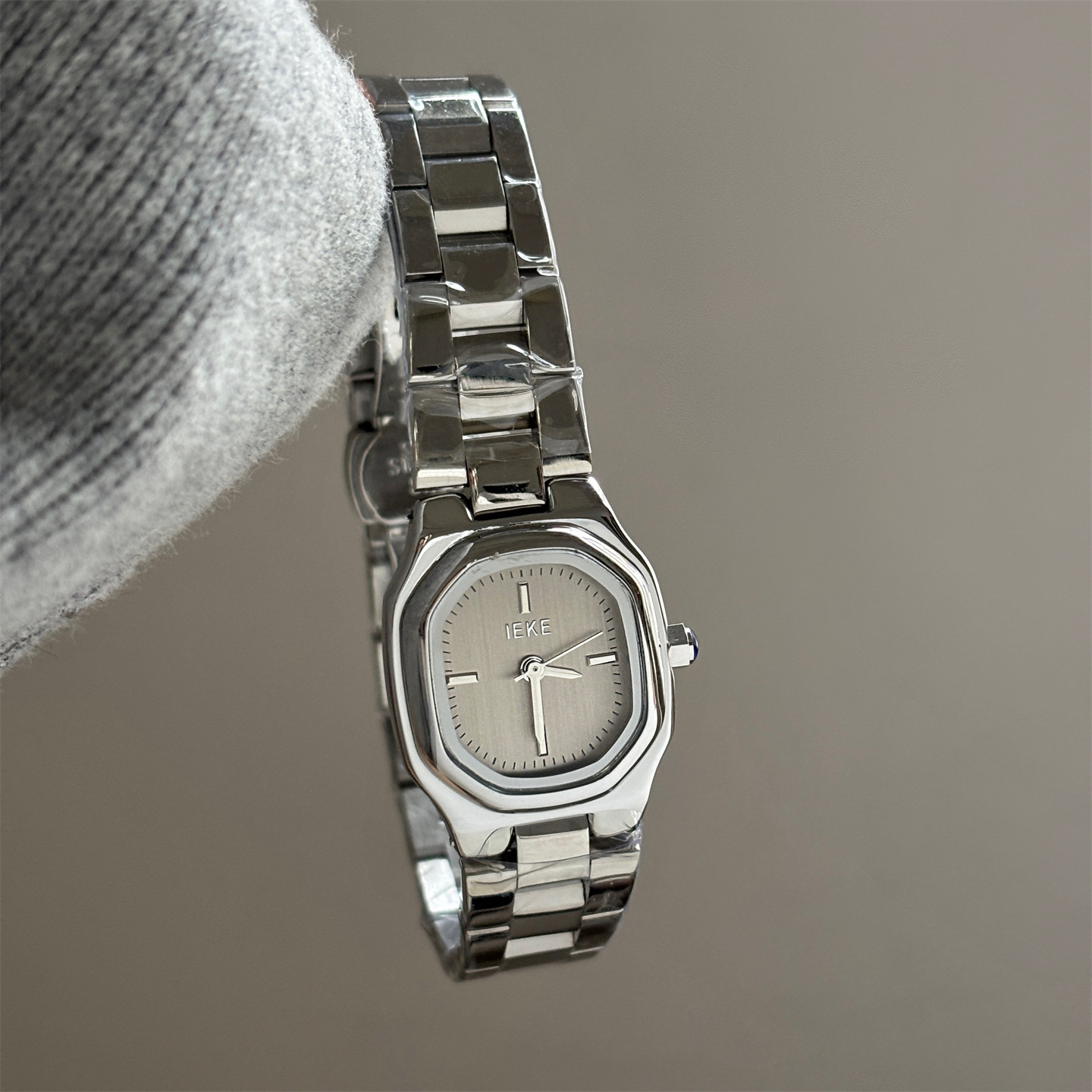 Ieke Gray Gray Square Quartz Watch Women's 2025 New Niche Design Light Luxury Stainless Steel Watch