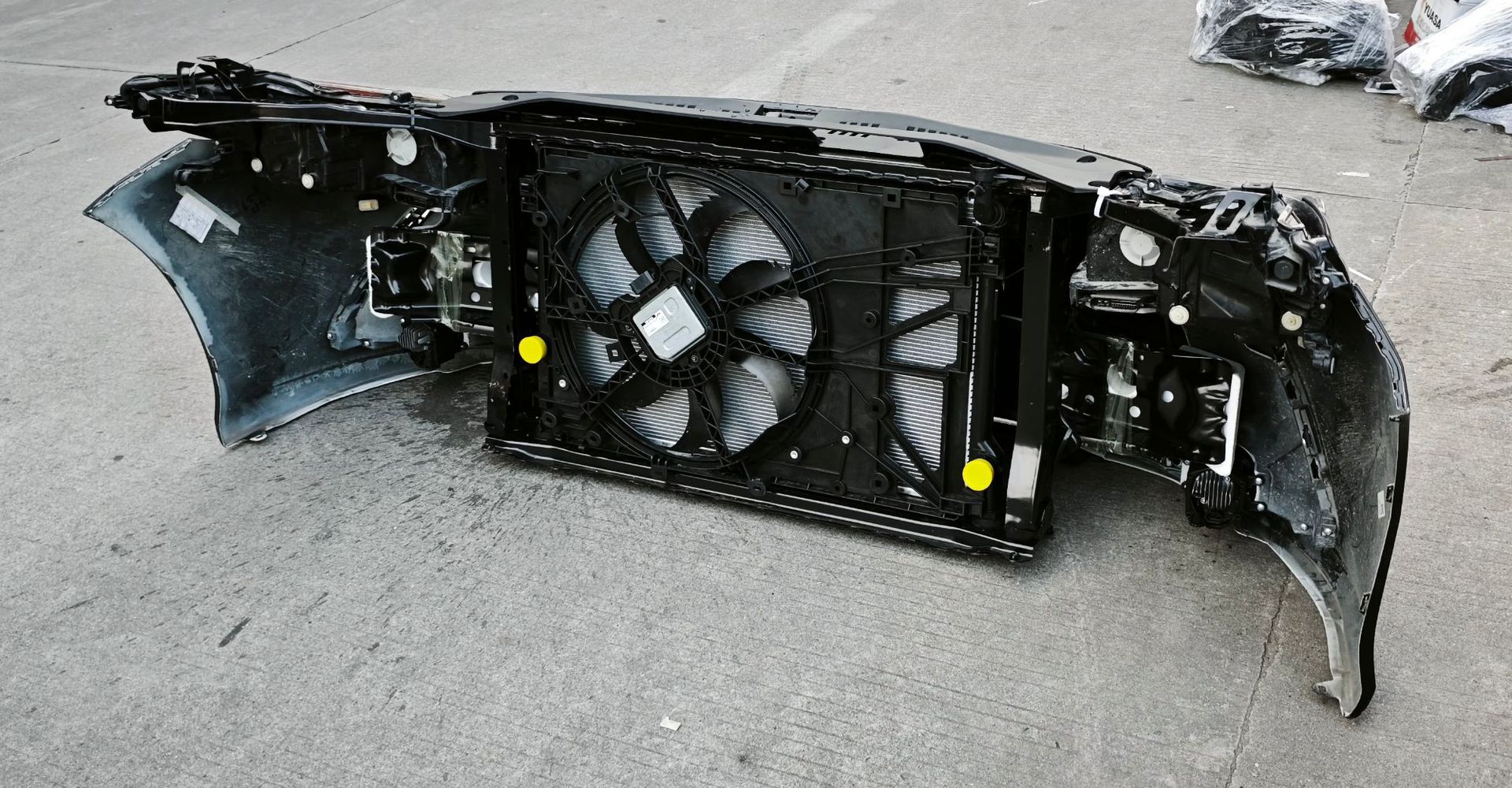 Suitable for Toyota Camry XV70 front bumper, front lip, front nose cutout, front bumper assembly