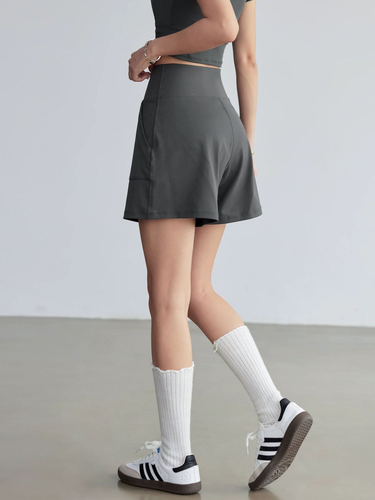 Trajes deportivos 2026 nuevos pantalones cortos de mujer ropa casual de tamaño grande suelta entrenamiento de carrera pantalones rápidos secos ropa de fitness
