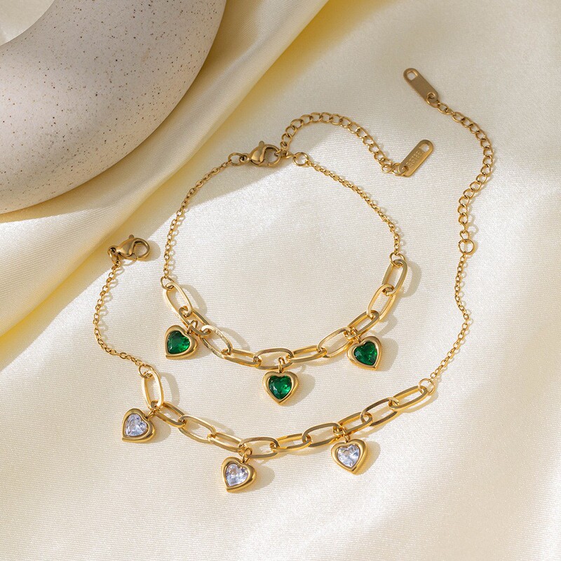 Cross-Border European and American Fashion Niche Design Versatile Retro Diamond-Encrusted Heart Pendant Chain Titanium Steel Bracelet Wholesale Cross-Border European and American Fashion Niche Design Versatile Retro Diamond-Encrusted Heart Pendant Chain Titanium Steel Bracelet Wholesale
