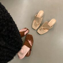 女士人字拖鞋女夏外穿新款气质绒面仙女风复古设计感粗跟夹趾凉拖