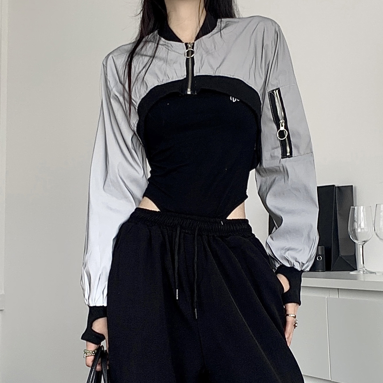 新型ギャル揚げ街hiphopゆるい銀色の反射ショートコート女性のお姉さんのジャズのゆるいズボンのスーツ